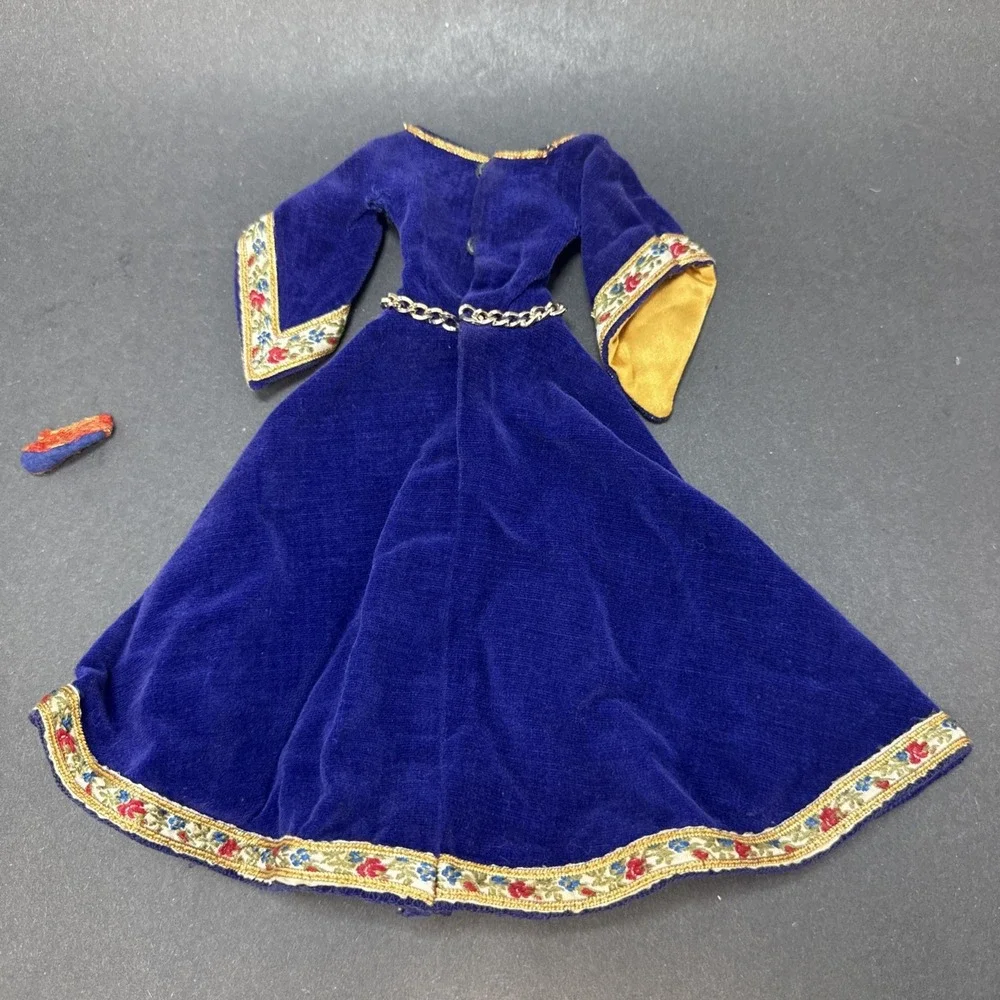 Vintage Barbie‎ #873 GUINEVERE Theater Velvet 1960's Dress With 1 Matching Shoe